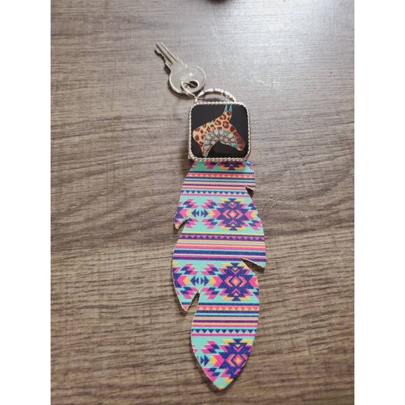 Feather concho purse charm, saddle charm, saddle feather, mule lover keychain - Picture 2 of 4